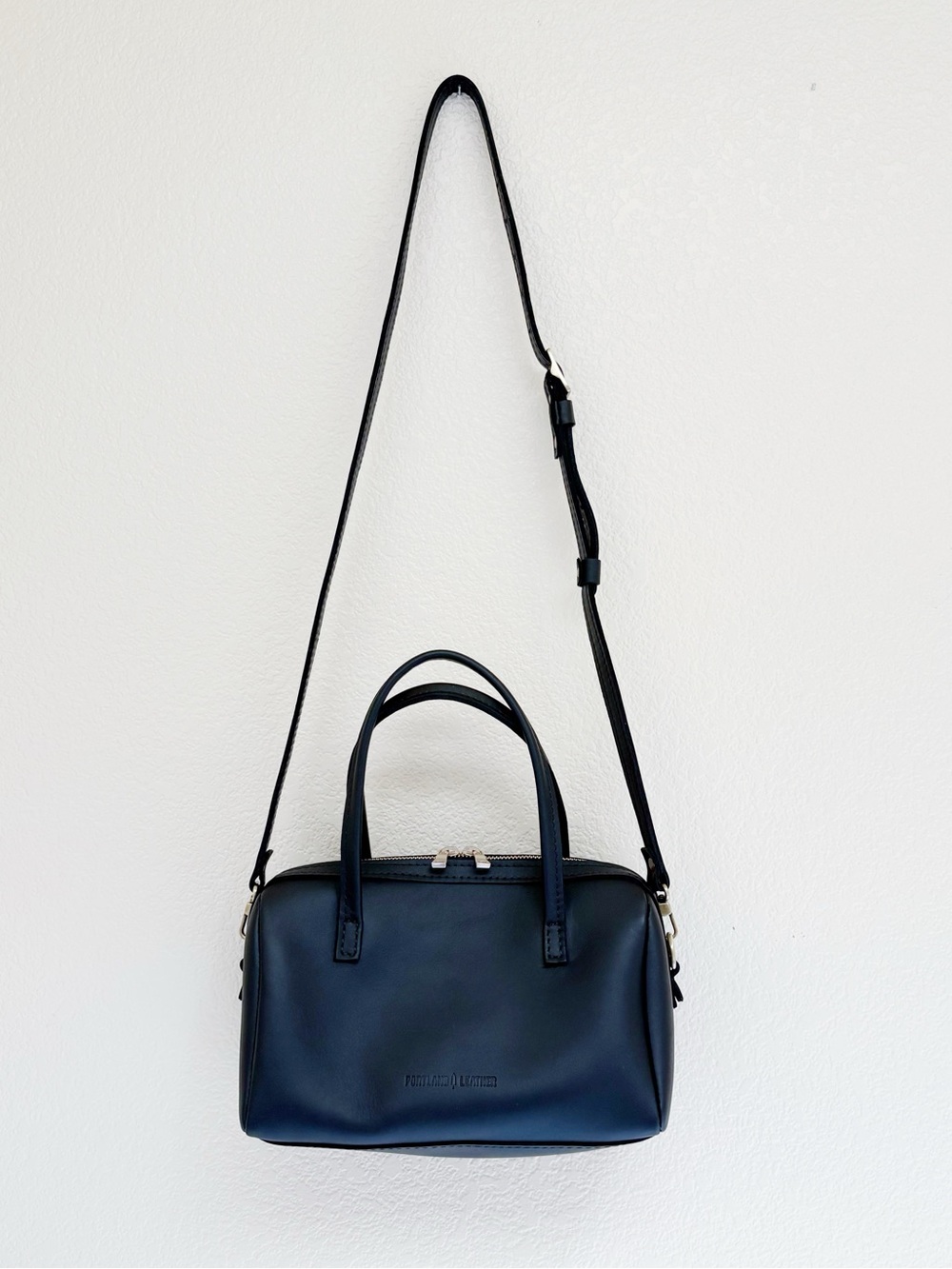 Portland Leather Large Sloan Doctor Bag Black Leather Crossbody - Picture 2 of 16
